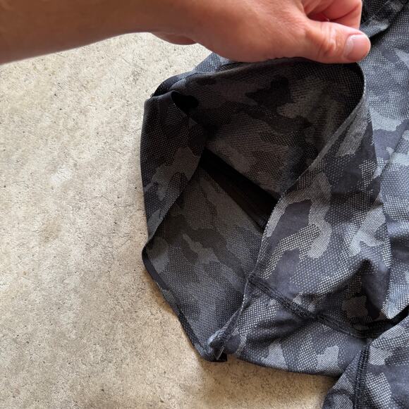 Men's Lululemon Variegated Mesh Camo Black Lined Surge Running Short 6" Sz Small - Picture 3 of 6